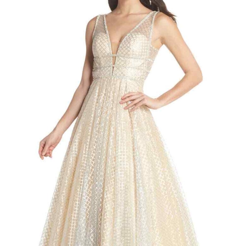 MAC DUGGAL SEQUIN ILLUSIONS NECK CRYSTAL BODICE NUDE/SILVER GOWN sz 8